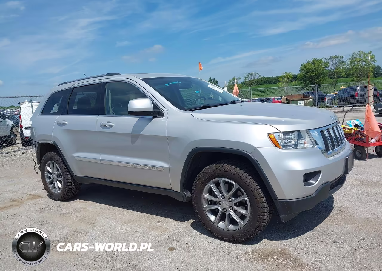 2013 Jeep Grand Cherokee Laredo VIN:1C4RJFAGXDC518303 - 13