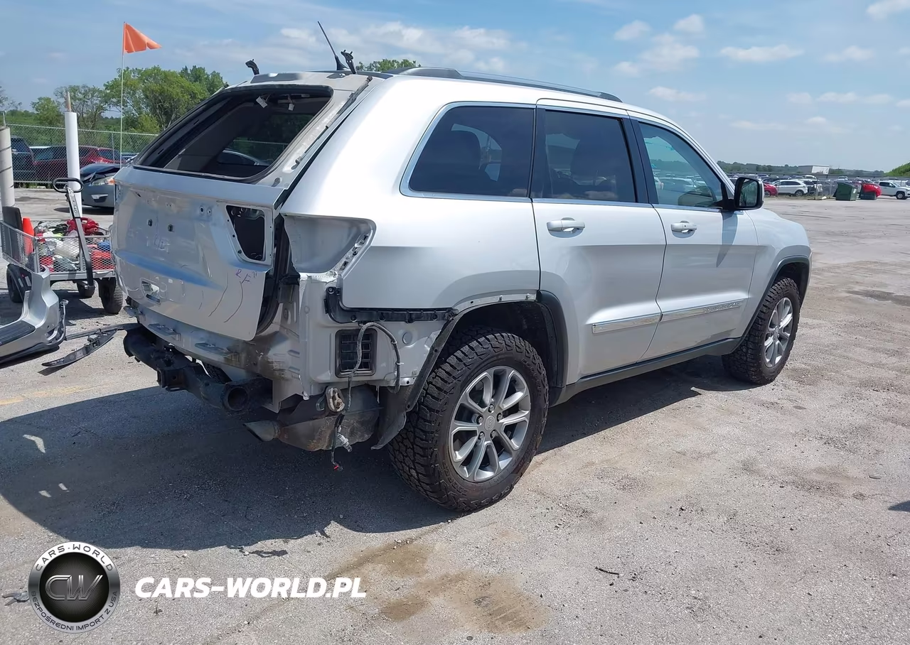 2013 Jeep Grand Cherokee Laredo VIN:1C4RJFAGXDC518303 - 4