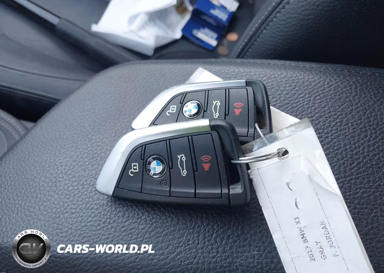 2017 BMW X1 xDrive28I VIN:WBXHT3C30H5F73065 - 11