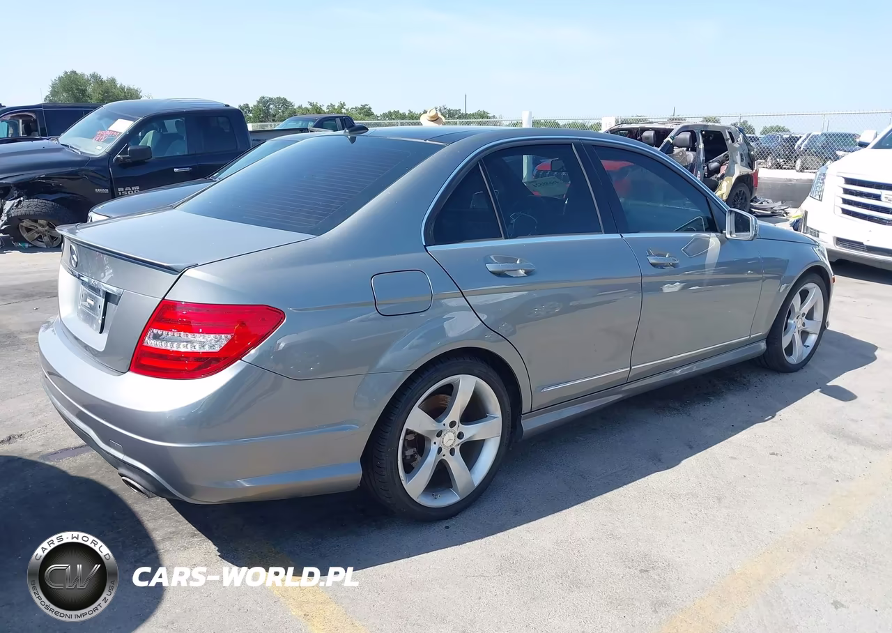 2014 Mercedes-Benz C 350 Sport VIN:WDDGF5HB2ER310384 - 4