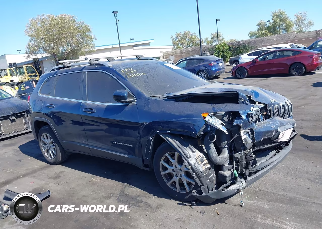 2018 Jeep Cherokee Latitude Plus 4X4 VIN:1C4PJMLXXJD530787 - 13