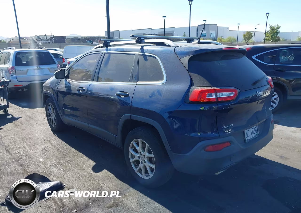 2018 Jeep Cherokee Latitude Plus 4X4 VIN:1C4PJMLXXJD530787 - 3