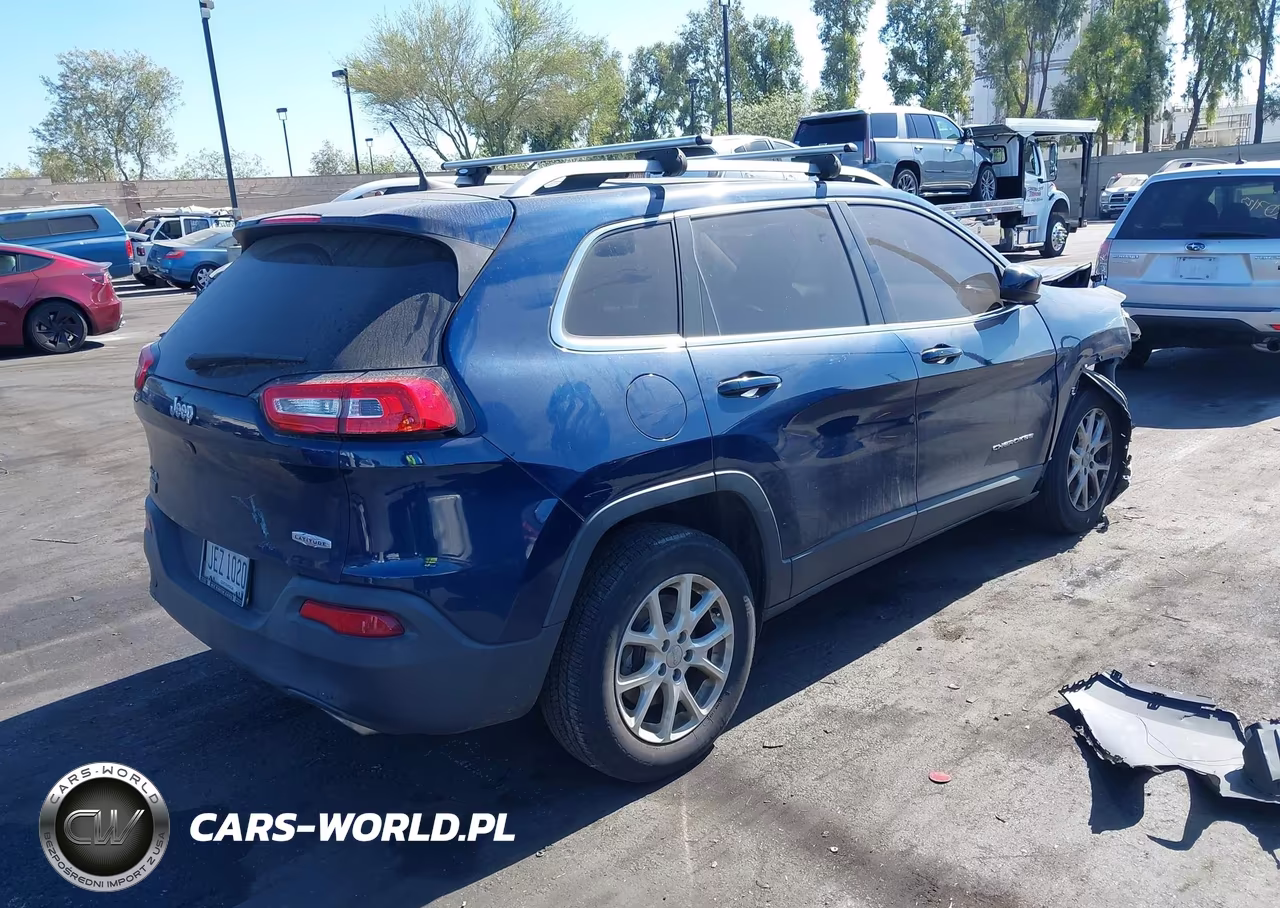 2018 Jeep Cherokee Latitude Plus 4X4 VIN:1C4PJMLXXJD530787 - 4