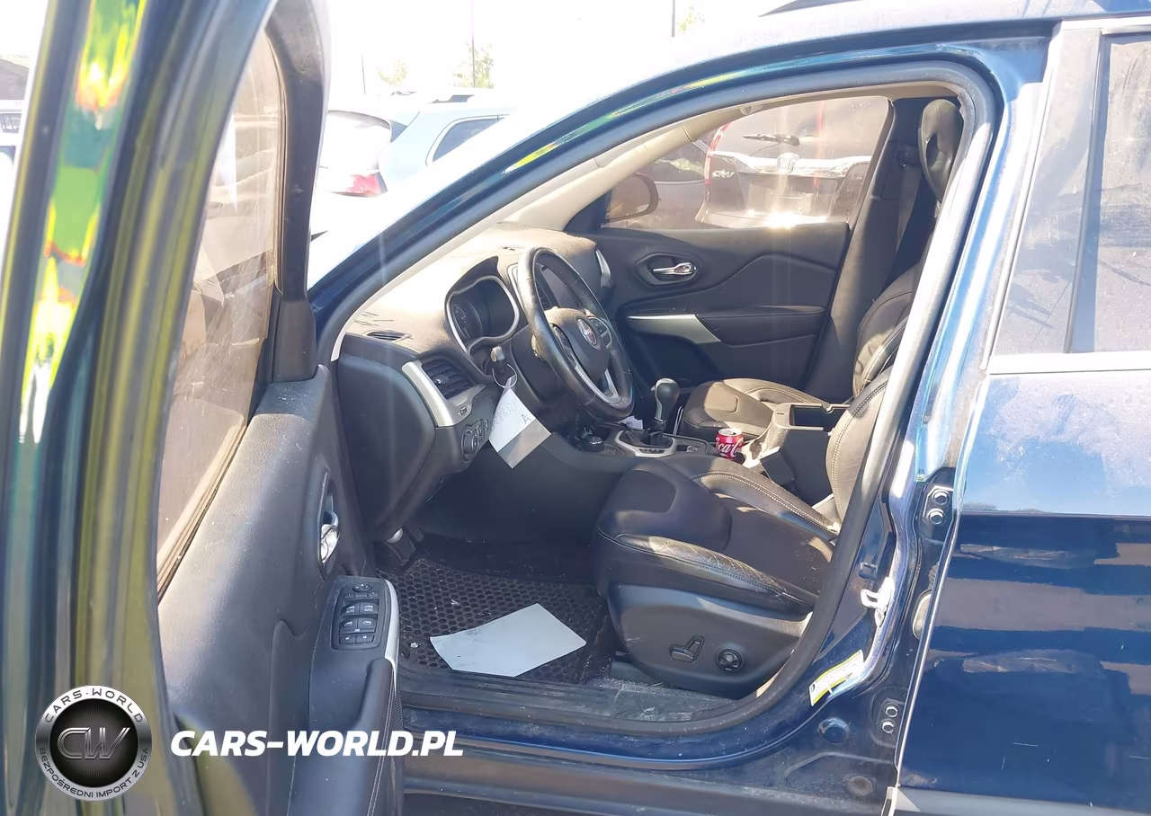 2018 Jeep Cherokee Latitude Plus 4X4 VIN:1C4PJMLXXJD530787 - 5