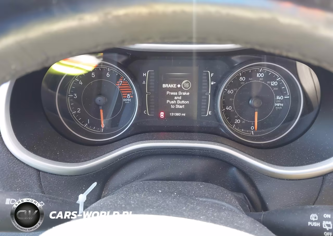 2018 Jeep Cherokee Latitude Plus 4X4 VIN:1C4PJMLXXJD530787 - 7
