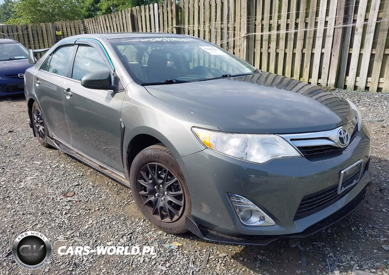 2014 Toyota Camry Le – zdjęcie 1 z 17