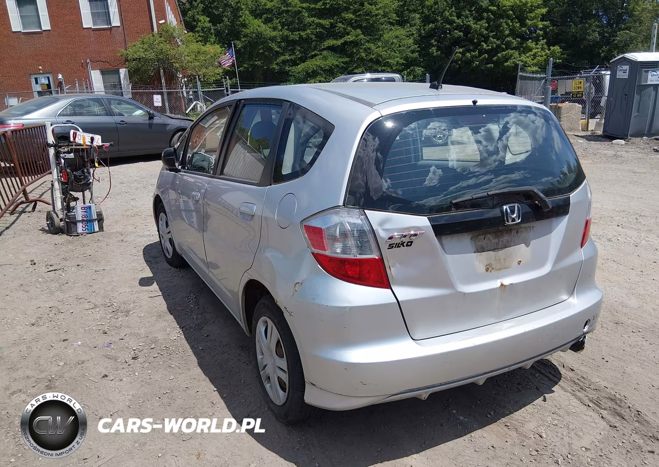 2011 Honda Fit VIN:JHMGE8H31BC028600 - 3