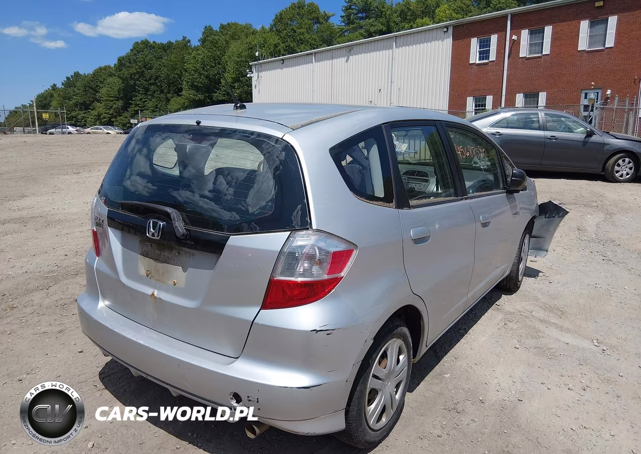 2011 Honda Fit VIN:JHMGE8H31BC028600 - 4