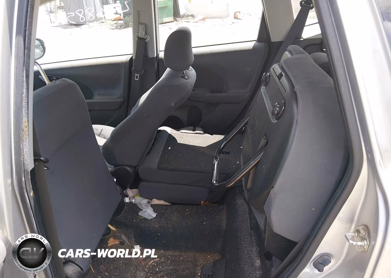 2011 Honda Fit VIN:JHMGE8H31BC028600 - 8
