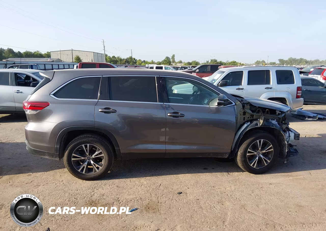 2019 Toyota Highlander Le VIN:5TDZZRFH2KS290837 - 14