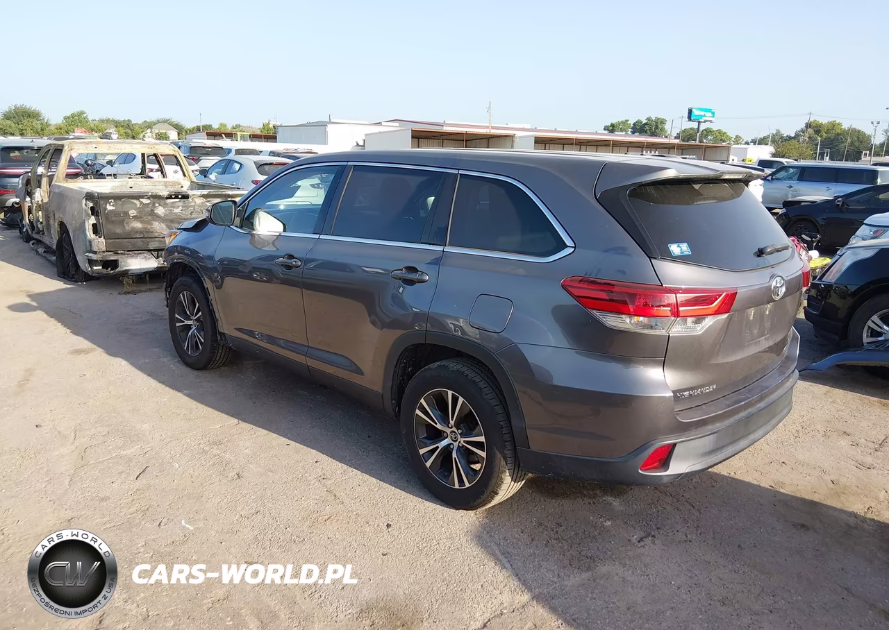 2019 Toyota Highlander Le VIN:5TDZZRFH2KS290837 - 3
