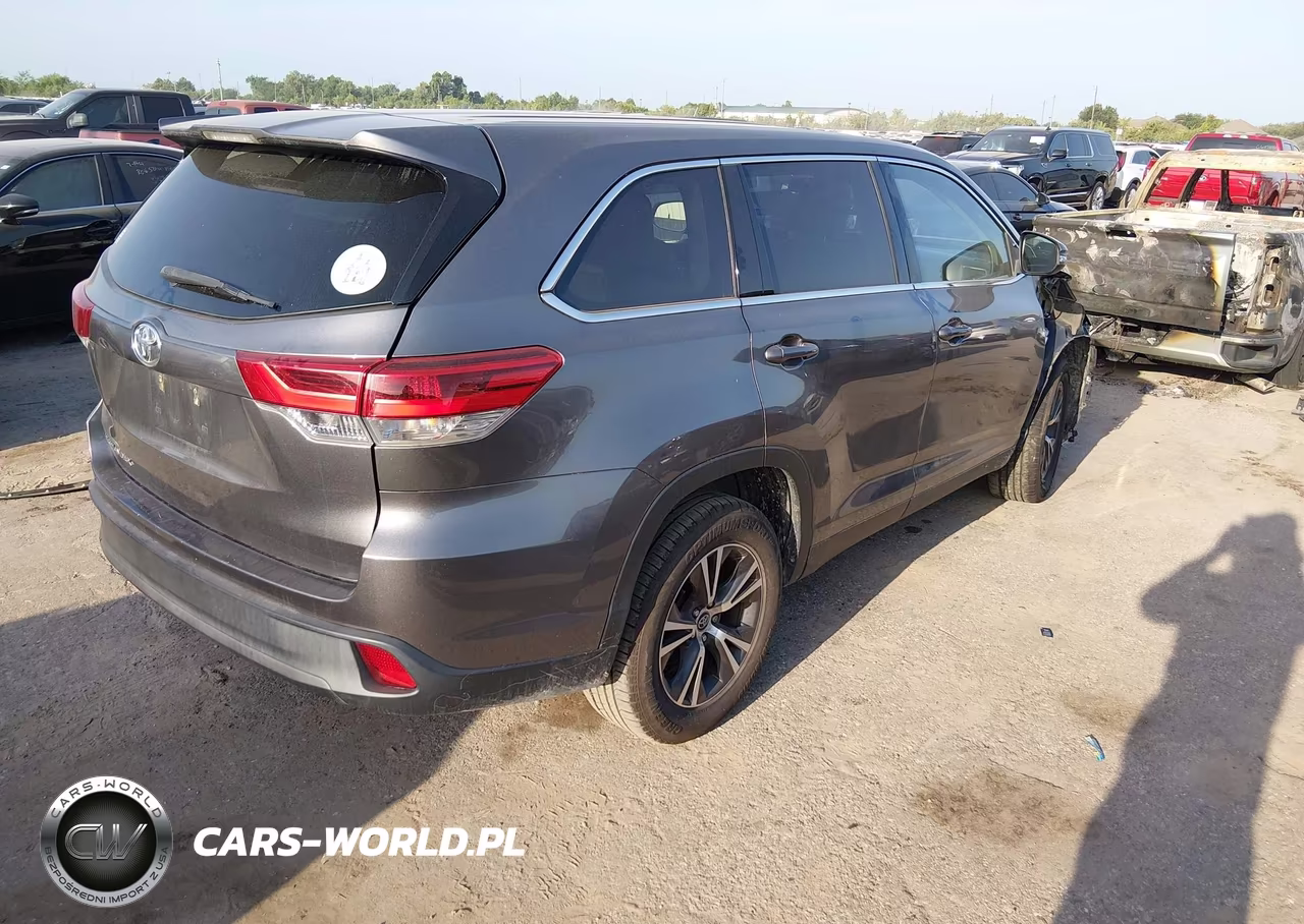 2019 Toyota Highlander Le VIN:5TDZZRFH2KS290837 - 4