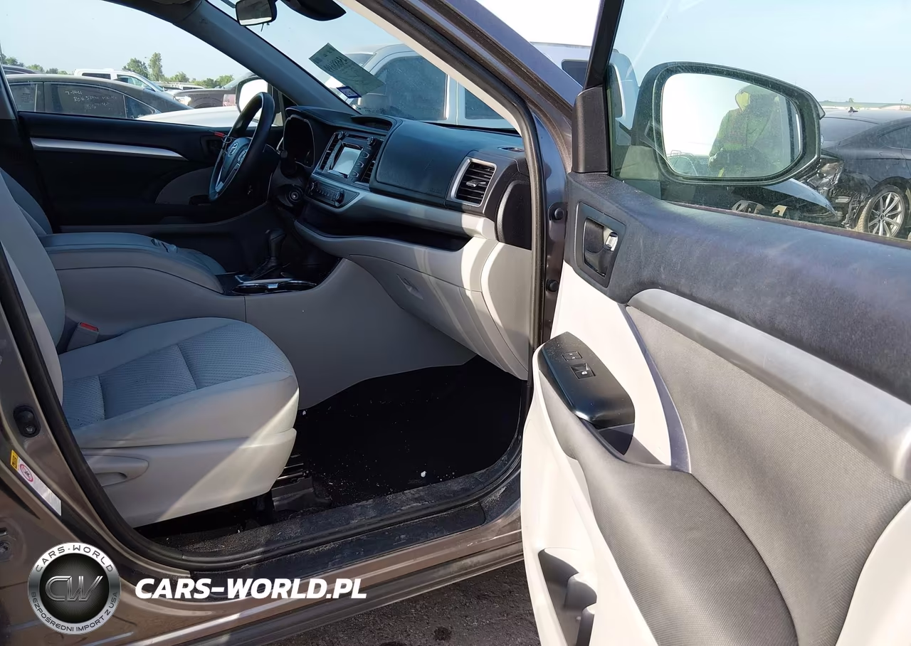 2019 Toyota Highlander Le VIN:5TDZZRFH2KS290837 - 5