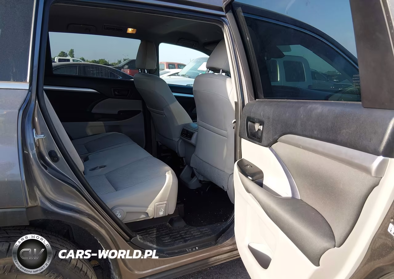 2019 Toyota Highlander Le VIN:5TDZZRFH2KS290837 - 8
