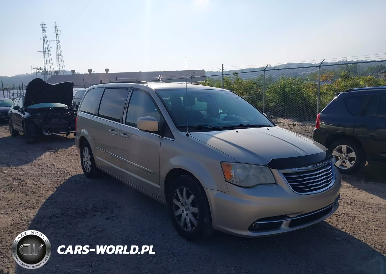 2014 Chrysler Town & Country Touring – zdjęcie 1 z 13