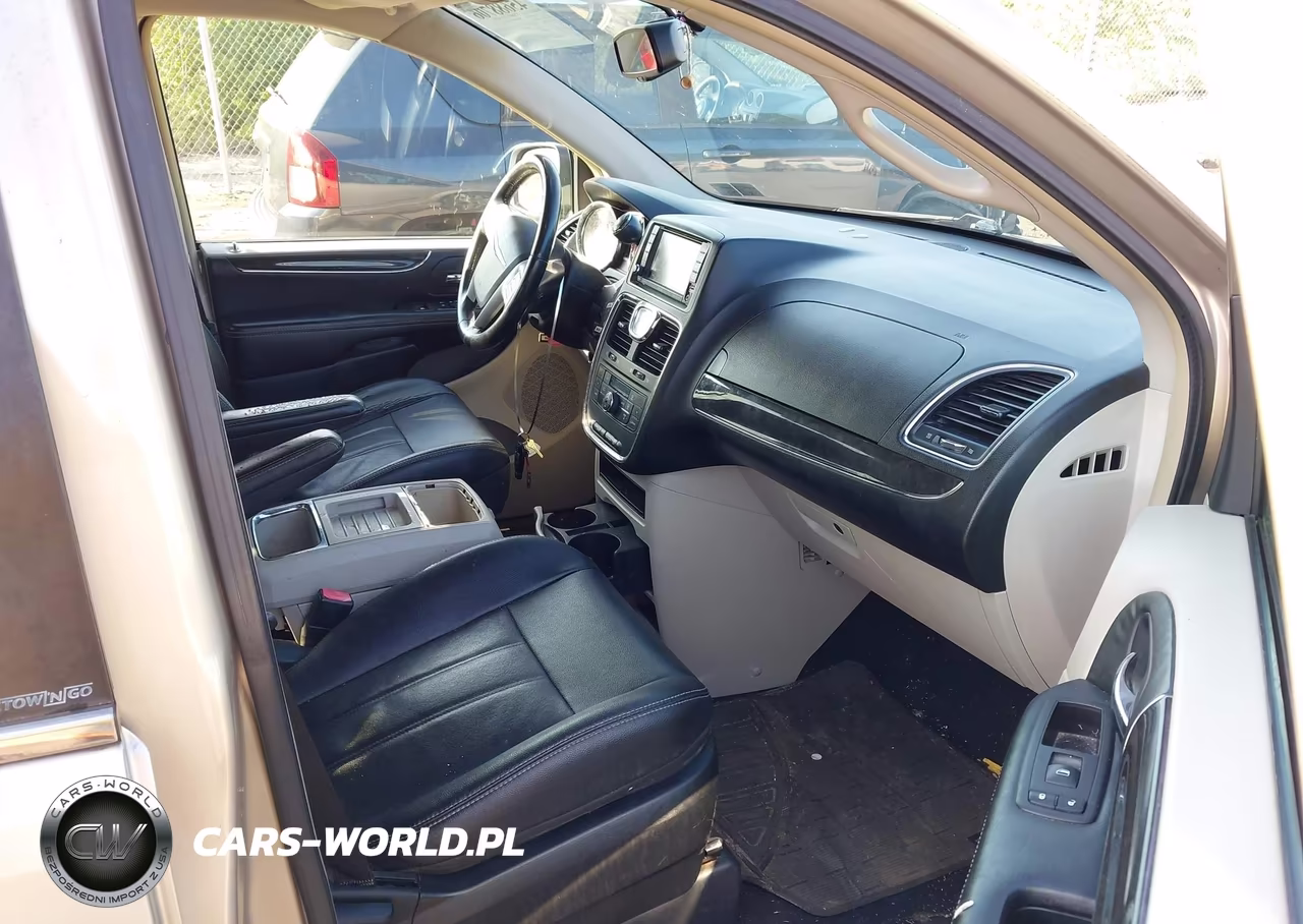 2014 Chrysler Town & Country Touring VIN:2C4RC1BG1ER218623 - 5