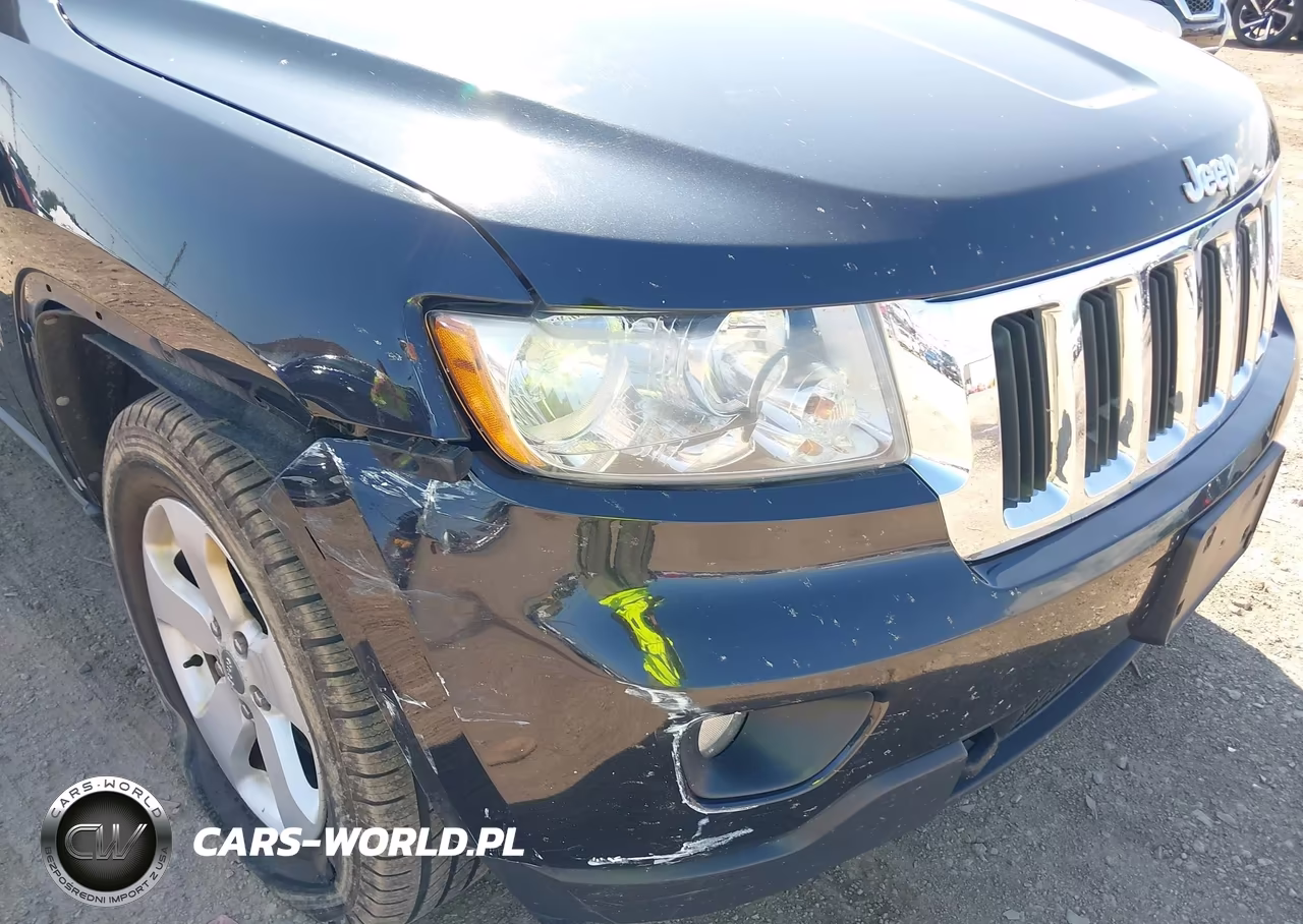2012 Jeep Grand Cherokee Laredo VIN:1C4RJFAGXCC105084 - 18