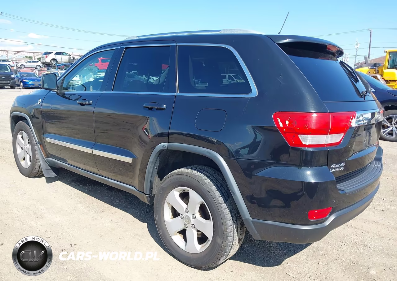 2012 Jeep Grand Cherokee Laredo VIN:1C4RJFAGXCC105084 - 3