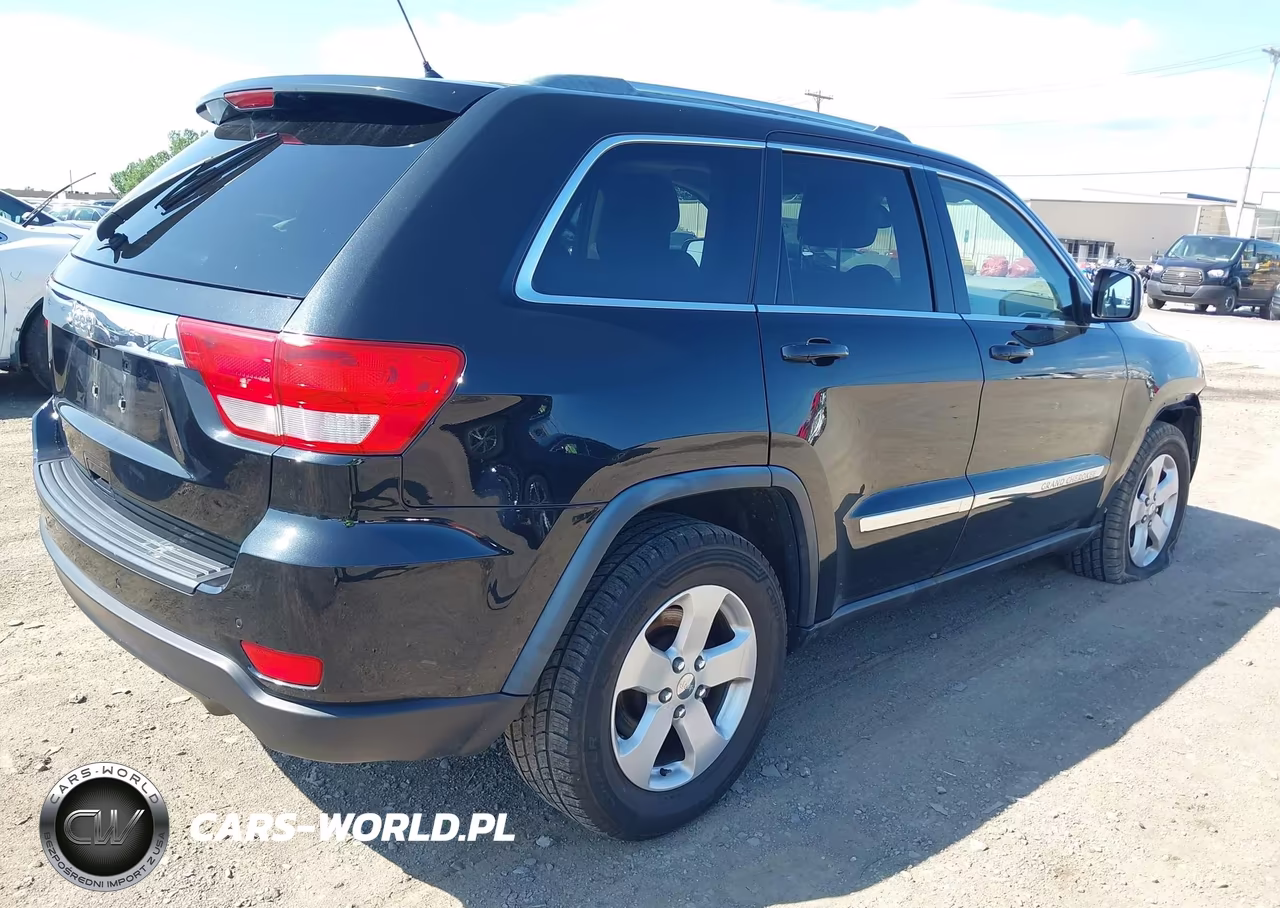 2012 Jeep Grand Cherokee Laredo VIN:1C4RJFAGXCC105084 - 4
