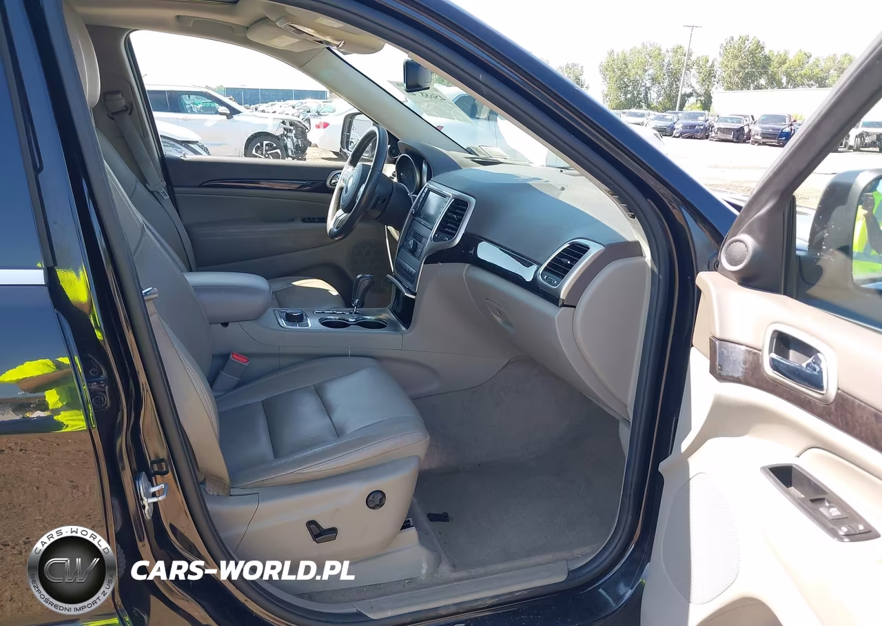 2012 Jeep Grand Cherokee Laredo VIN:1C4RJFAGXCC105084 - 5