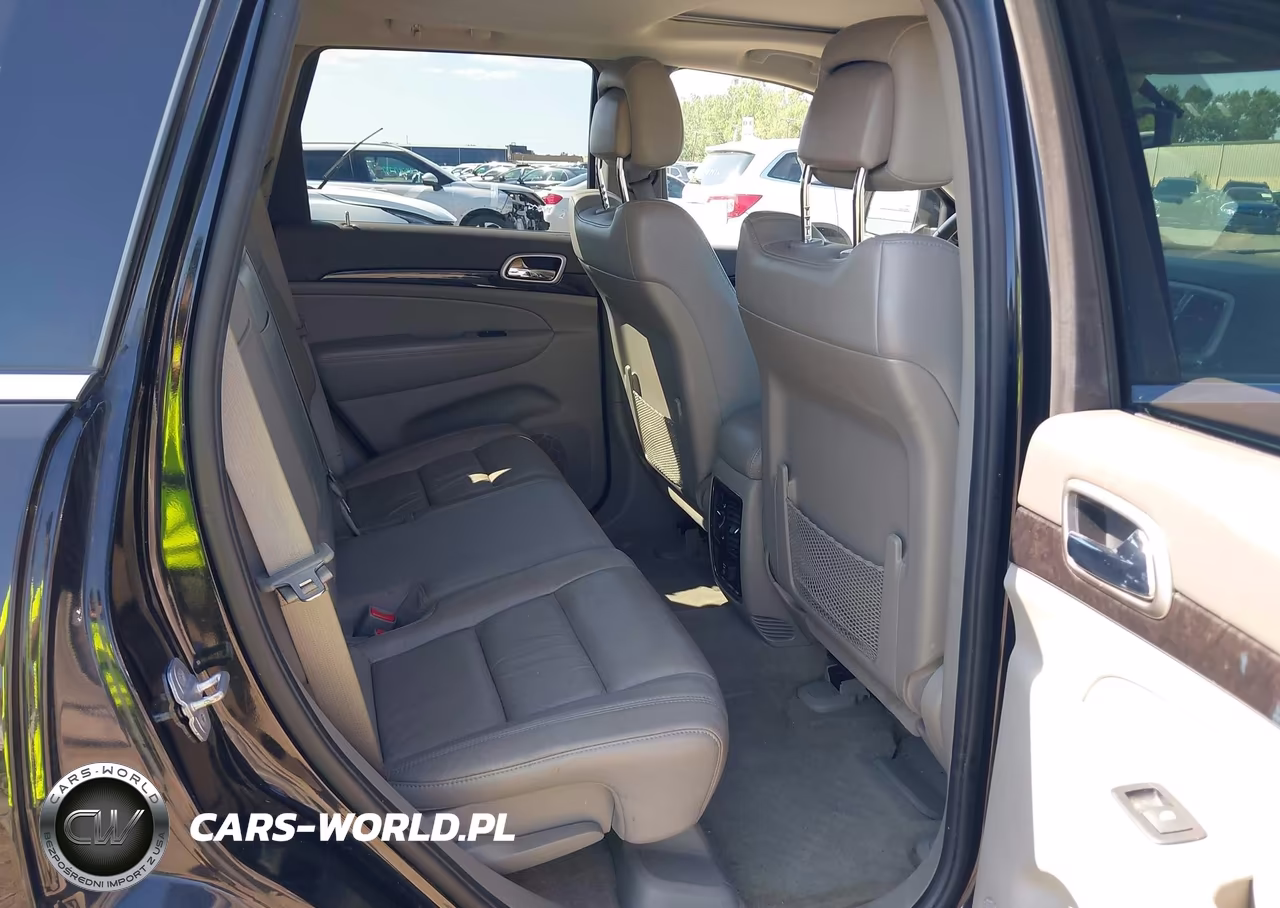 2012 Jeep Grand Cherokee Laredo VIN:1C4RJFAGXCC105084 - 8