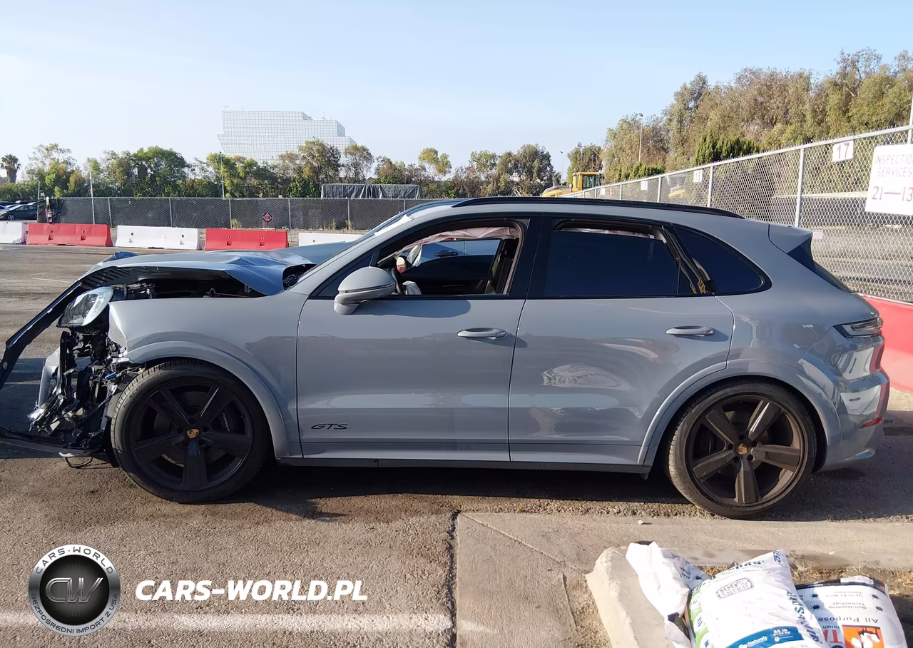 2026 Porsche Cayenne Gts VIN:WP1AG2AY2TDA25137 - 14