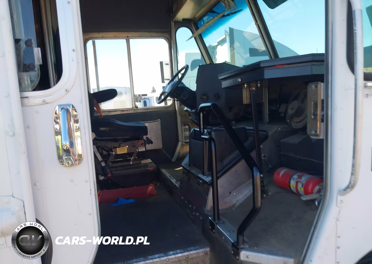 2016 Ford F-59 Commercial Stripped VIN:1F65F5KY4G0A00424 - 12