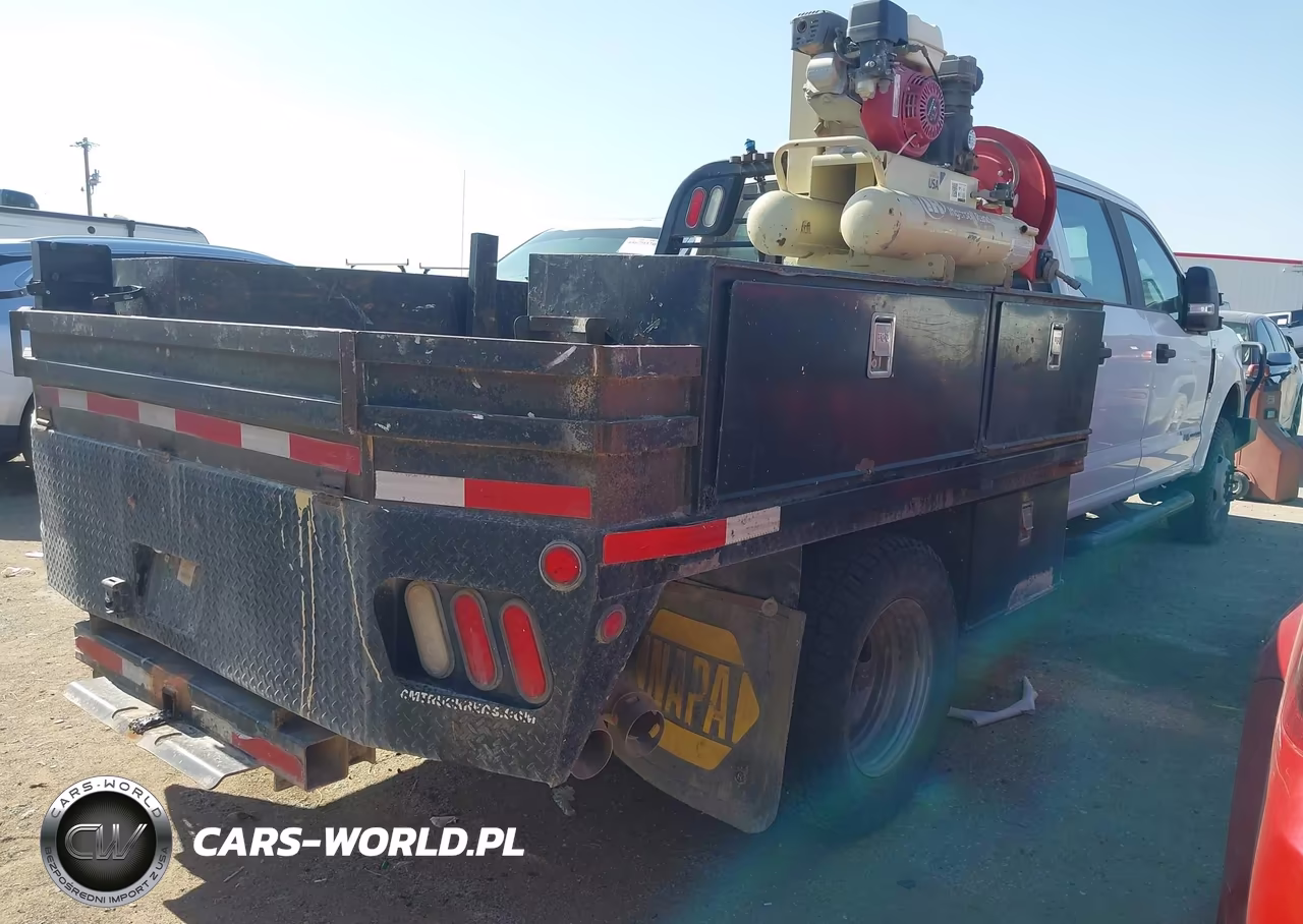 2017 Ford F-350 Chassis Xl VIN:1FD8W3HT5HED94672 - 4