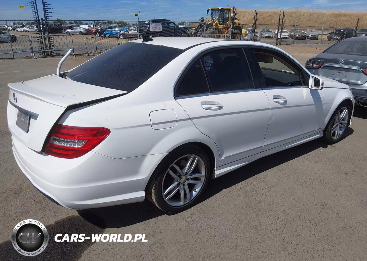 2014 Mercedes-Benz C 250 Sport VIN:WDDGF4HB2ER312016 - 4