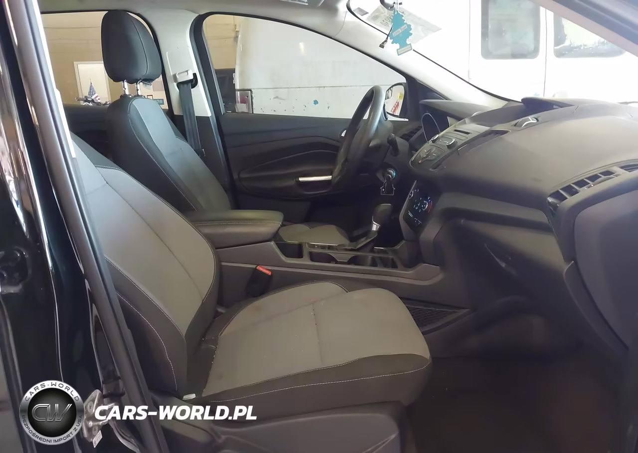 2017 Ford Escape Se VIN:1FMCU0GDXHUA02476 - 5