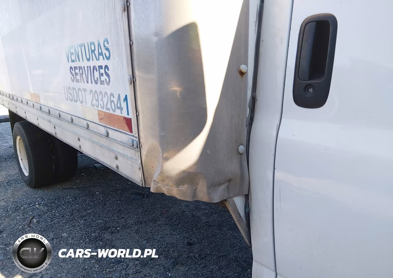 2006 GMC Savana Cutaway G3500 VIN:1GDJG31V161904823 - 12