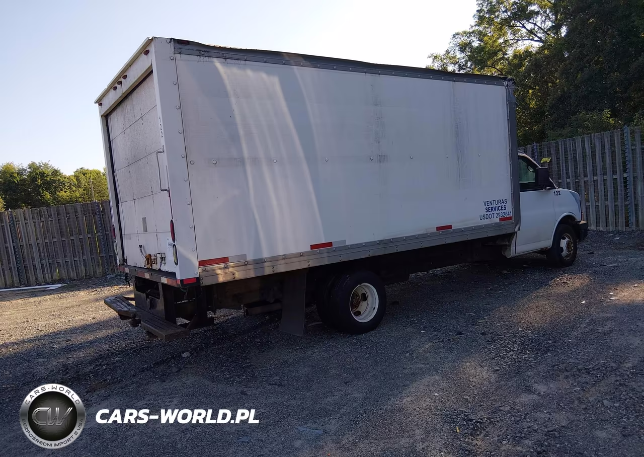 2006 GMC Savana Cutaway G3500 VIN:1GDJG31V161904823 - 4