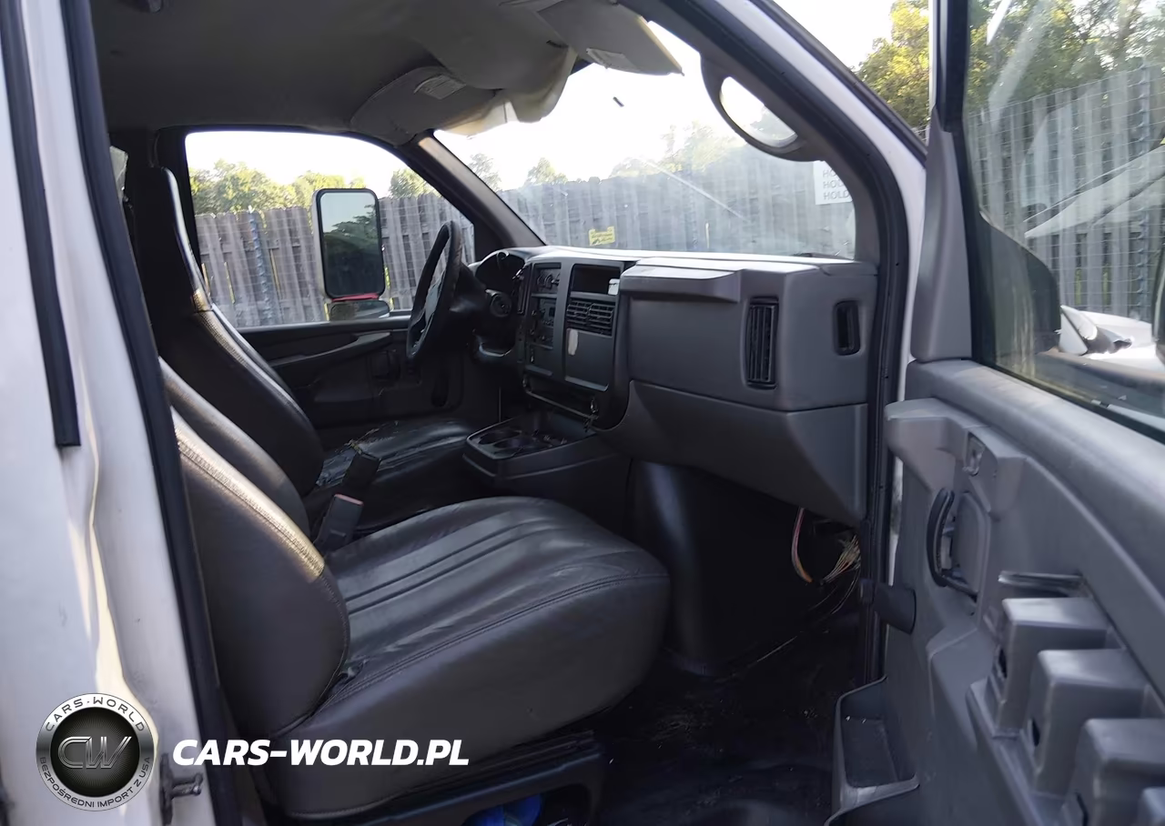 2006 GMC Savana Cutaway G3500 VIN:1GDJG31V161904823 - 7