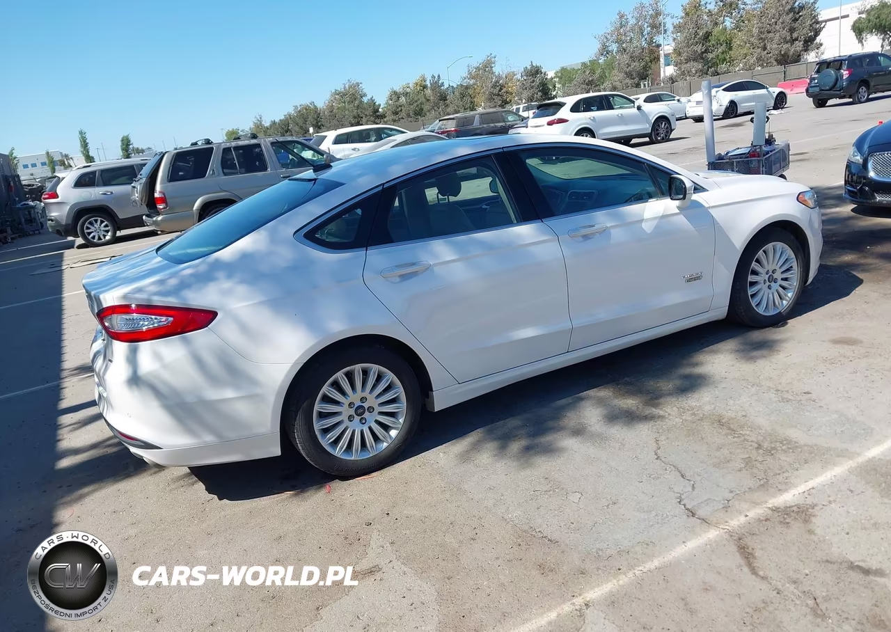 2014 Ford Fusion Energi Se Luxury VIN:3FA6P0PU8ER317343 - 4