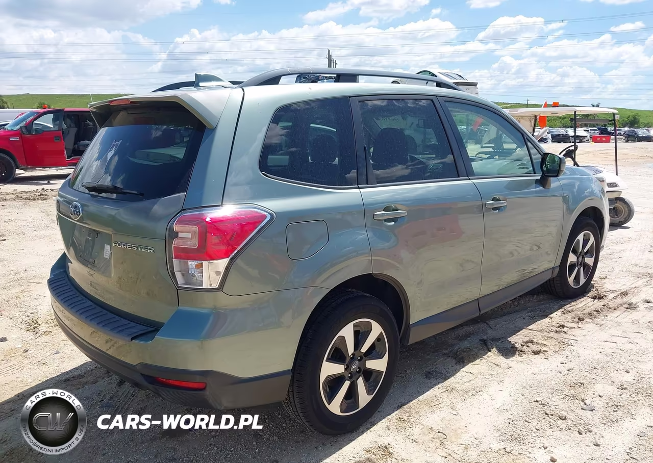 2018 Subaru Forester 2.5I Premium VIN:JF2SJAEC6JH427556 - 4