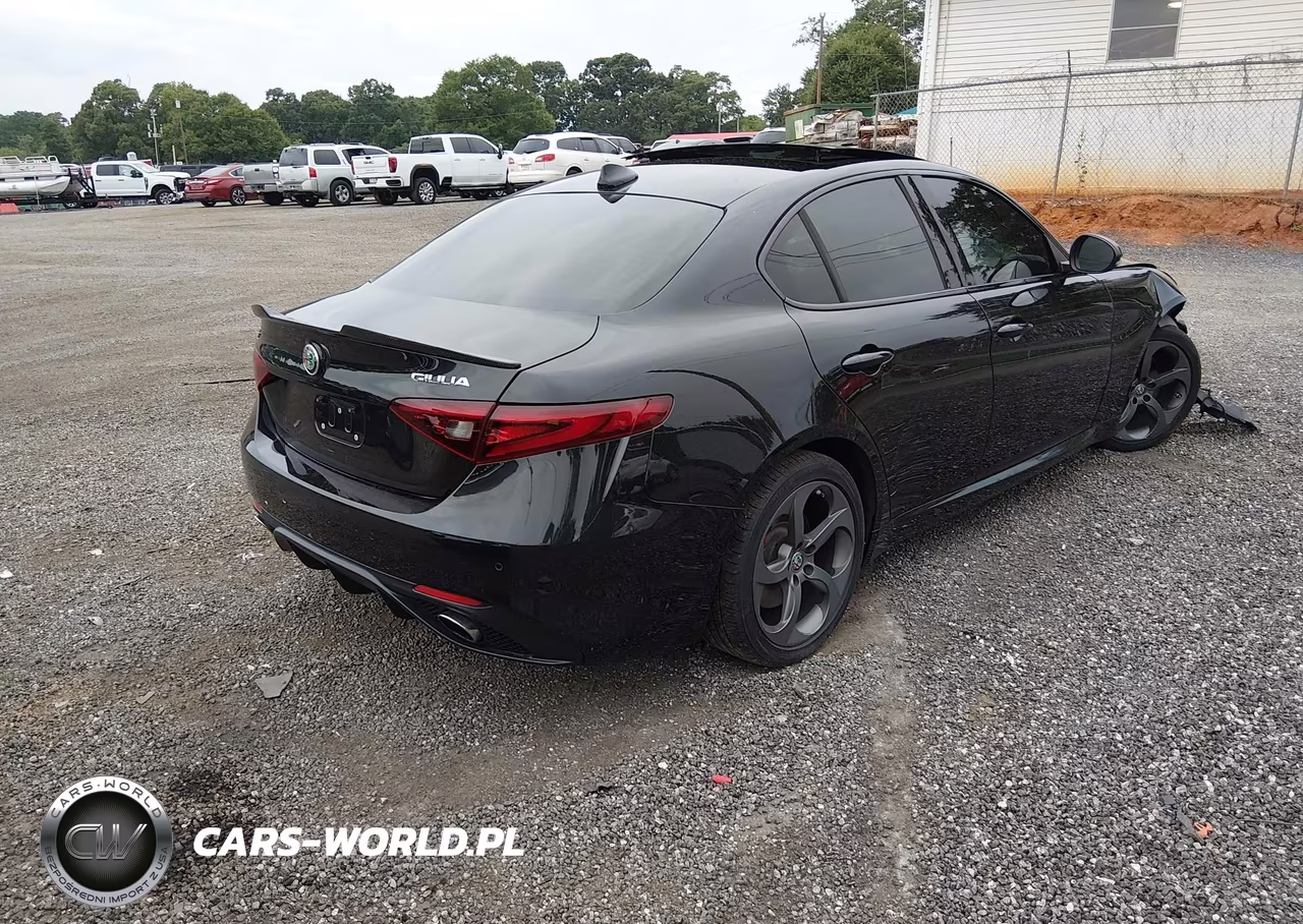 2017 Alfa Romeo Giulia Ti Awd VIN:ZARFAEENXH7537024 - 4