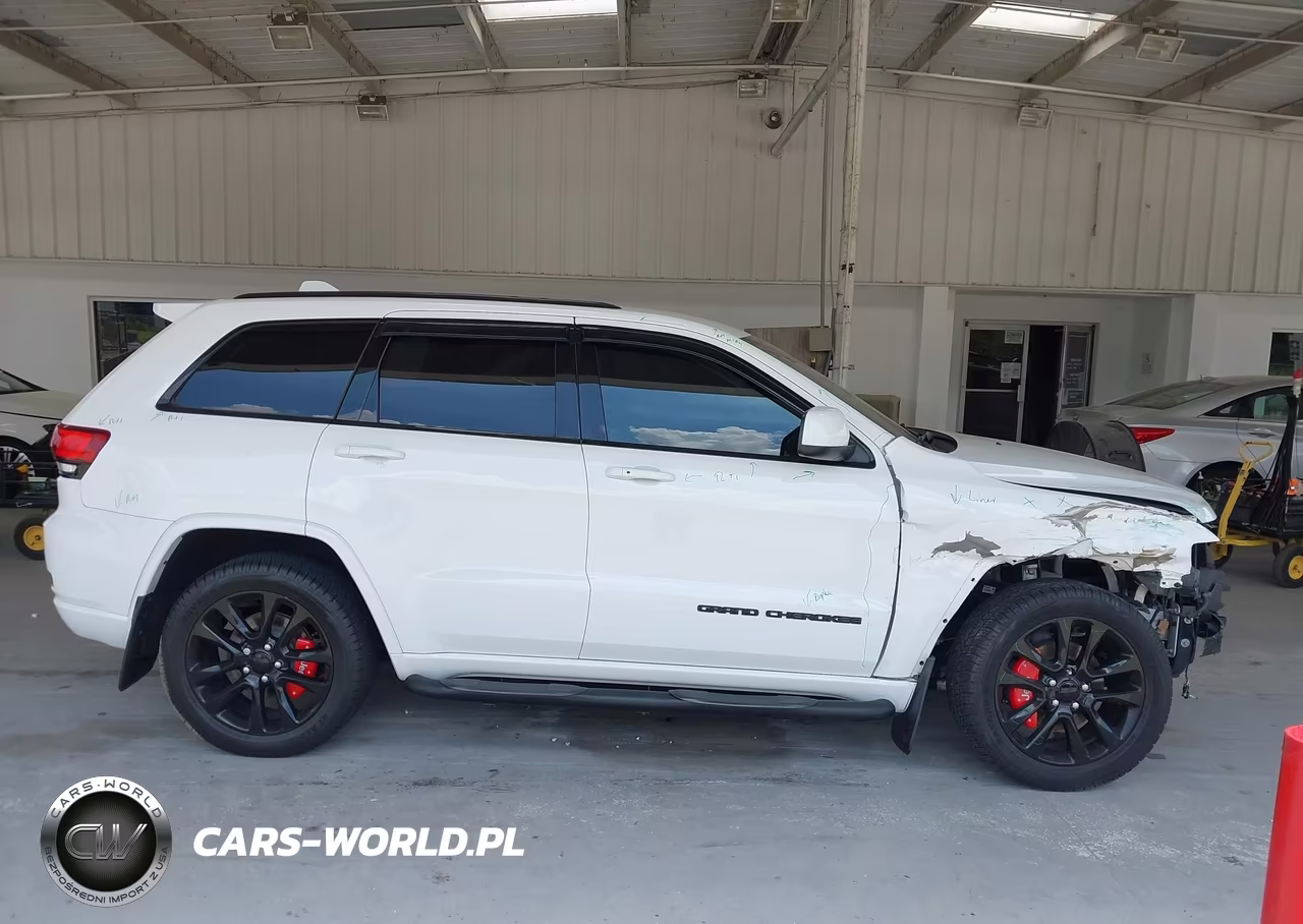 2020 Jeep Grand Cherokee Altitude 4X2 VIN:1C4RJEAG7LC145388 - 14