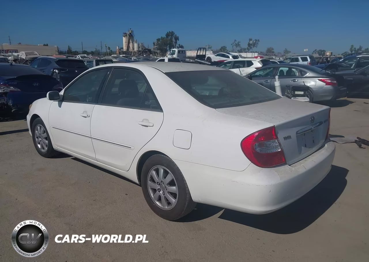 2003 Toyota Camry Xle VIN:JTDBE32K830238709 - 3