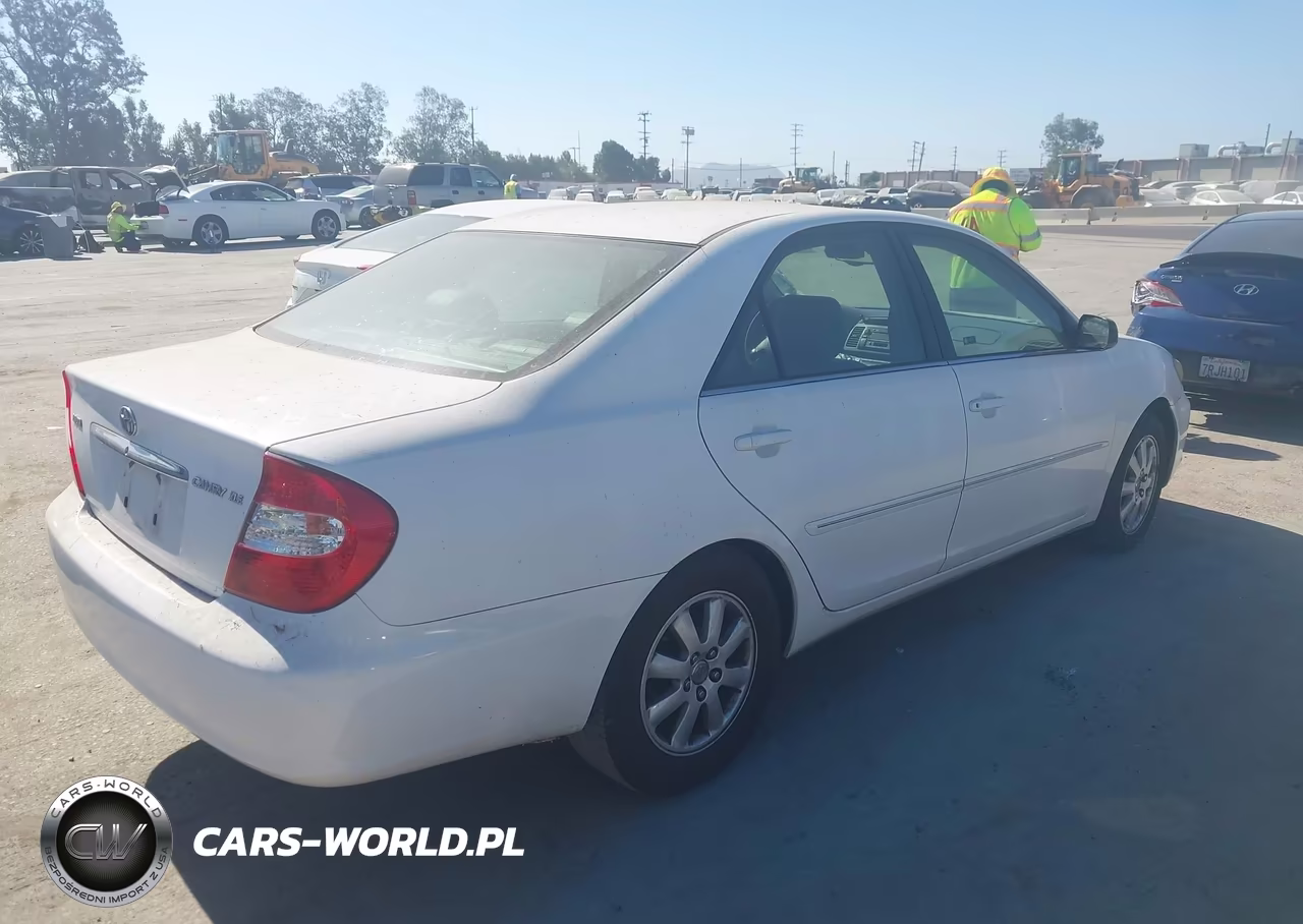 2003 Toyota Camry Xle VIN:JTDBE32K830238709 - 4