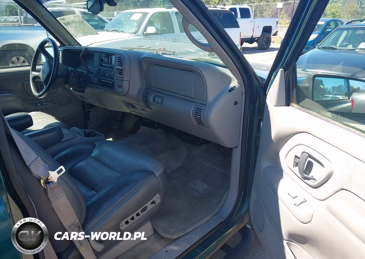 2000 Chevrolet Tahoe Z71 VIN:1GNEK13R1YR136927 - 5