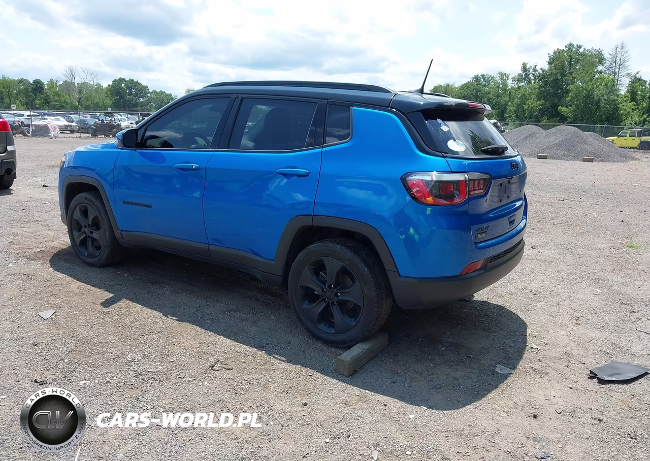 2018 Jeep Compass Altitude 4X4 VIN:3C4NJDBB2JT325228 - 3