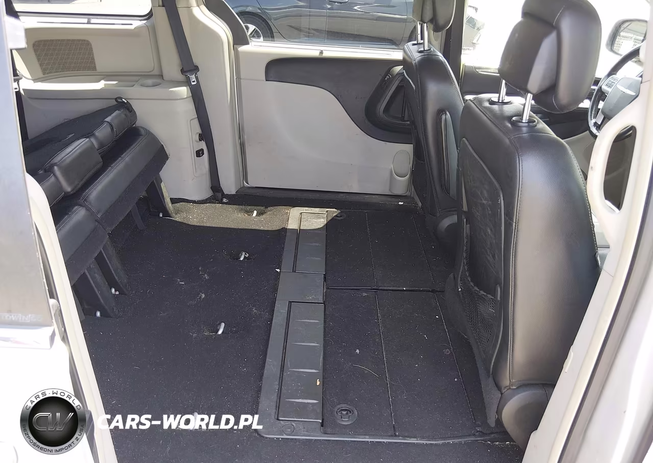 2011 Chrysler Town & Country Touring-L VIN:2A4RR8DG4BR781482 - 8