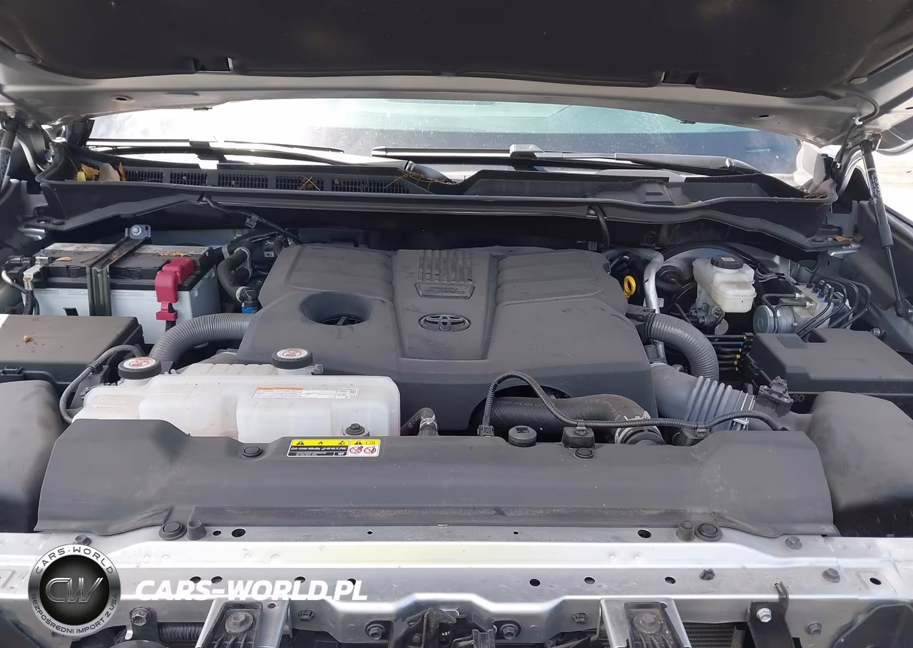 2025 Toyota Tundra Limited VIN:5TFJA5EC8SX039981 - 10