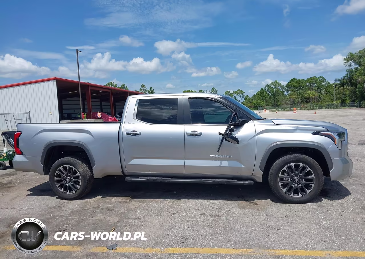 2025 Toyota Tundra Limited VIN:5TFJA5EC8SX039981 - 13