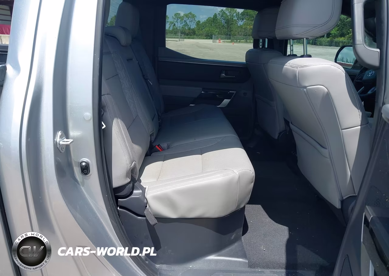 2025 Toyota Tundra Limited VIN:5TFJA5EC8SX039981 - 8