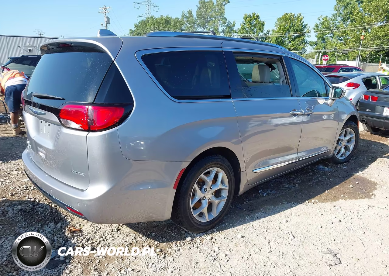 2020 Chrysler Pacifica Limited VIN:2C4RC1GGXLR144138 - 4