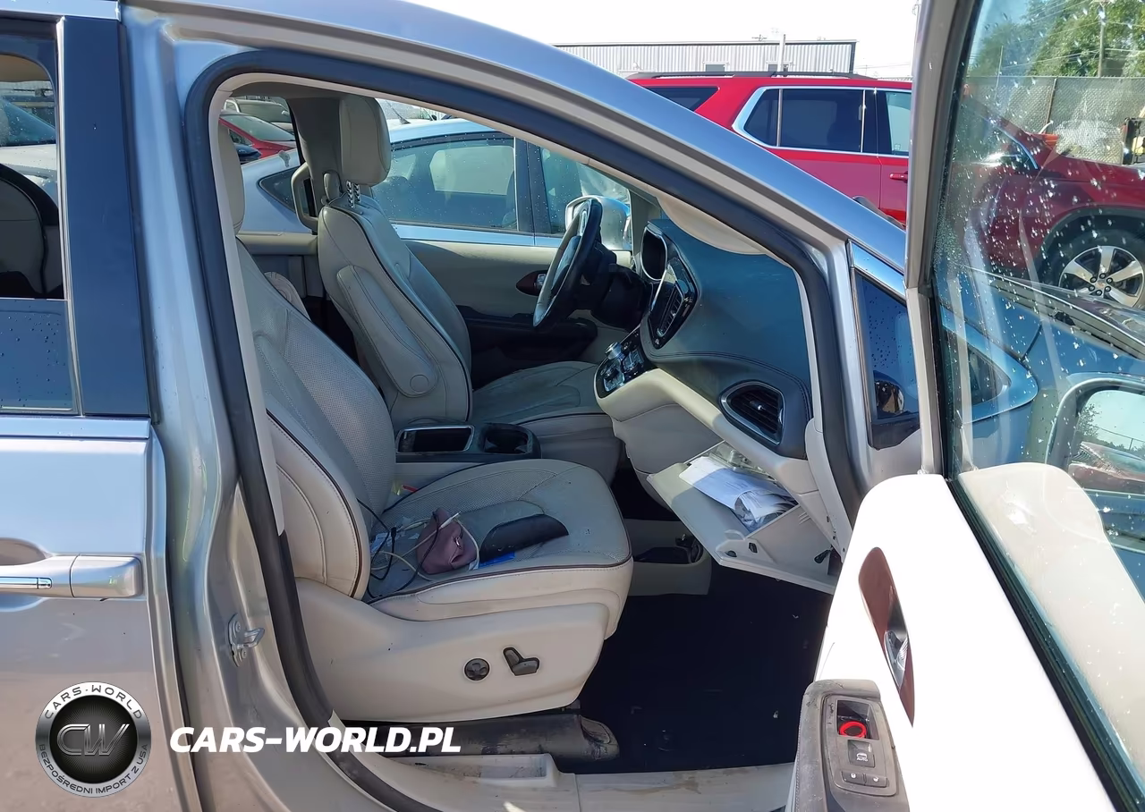 2020 Chrysler Pacifica Limited VIN:2C4RC1GGXLR144138 - 5