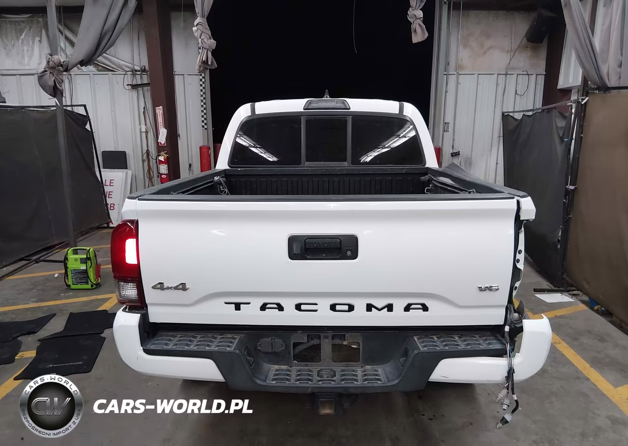 2018 Toyota Tacoma Sr V6 VIN:3TMCZ5AN4JM161802 - 17