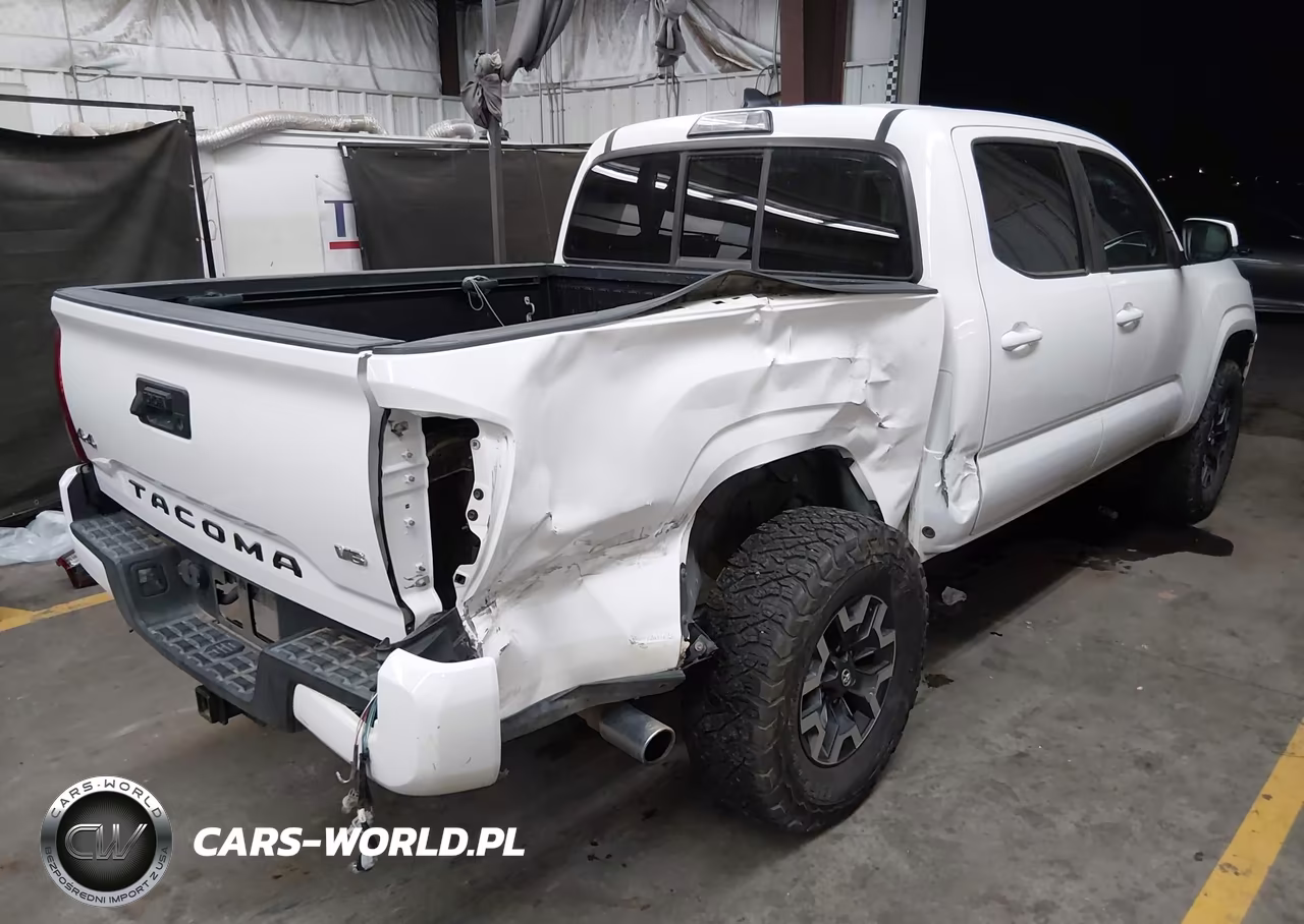 2018 Toyota Tacoma Sr V6 VIN:3TMCZ5AN4JM161802 - 4