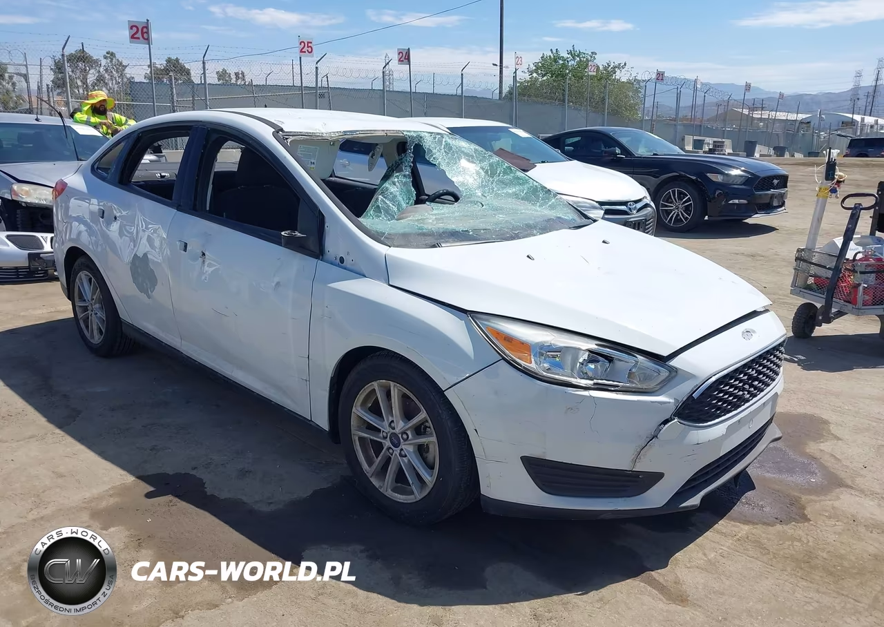 2018 Ford Focus Se VIN:1FADP3FE7JL241626 - 1